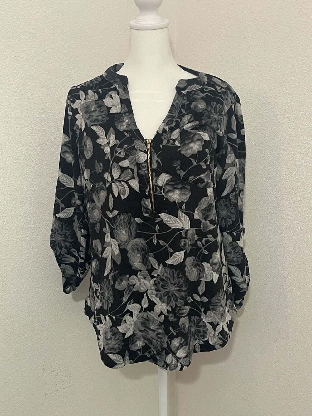 Blue mood Black and White Floral Print Zip Front Blouse